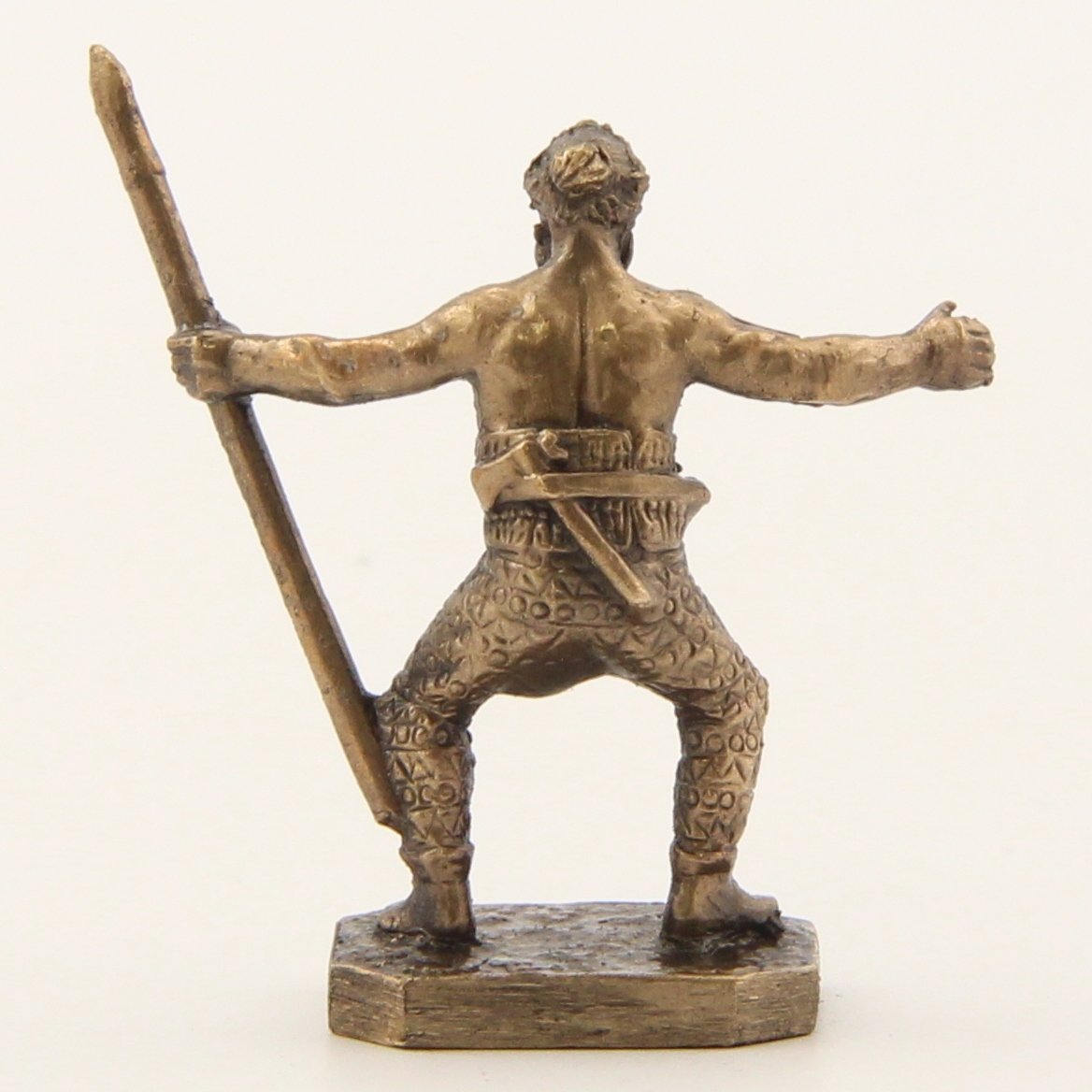 Бронзовая статуэтка Воин с копьем (серия Скифы)Фото 15249-04.jpg