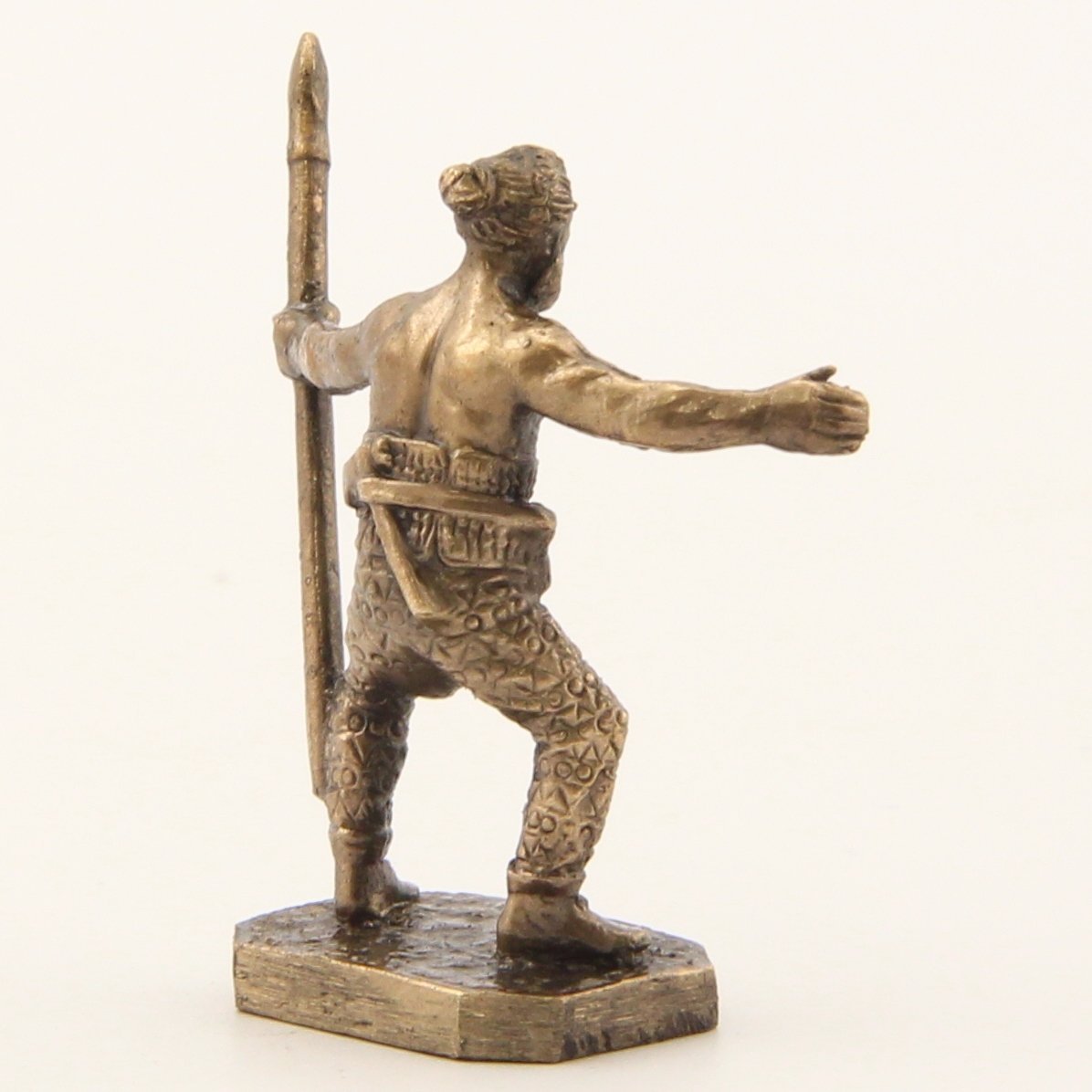 Бронзовая статуэтка Воин с копьем (серия Скифы)Фото 15249-05.jpg