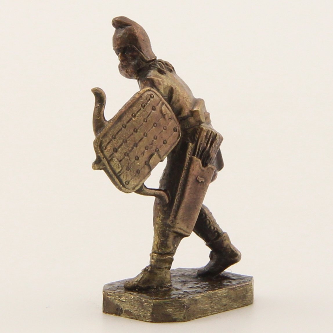 Бронзовая статуэтка Лучник со щитом (серия Скифы)Фото 15250-03.jpg