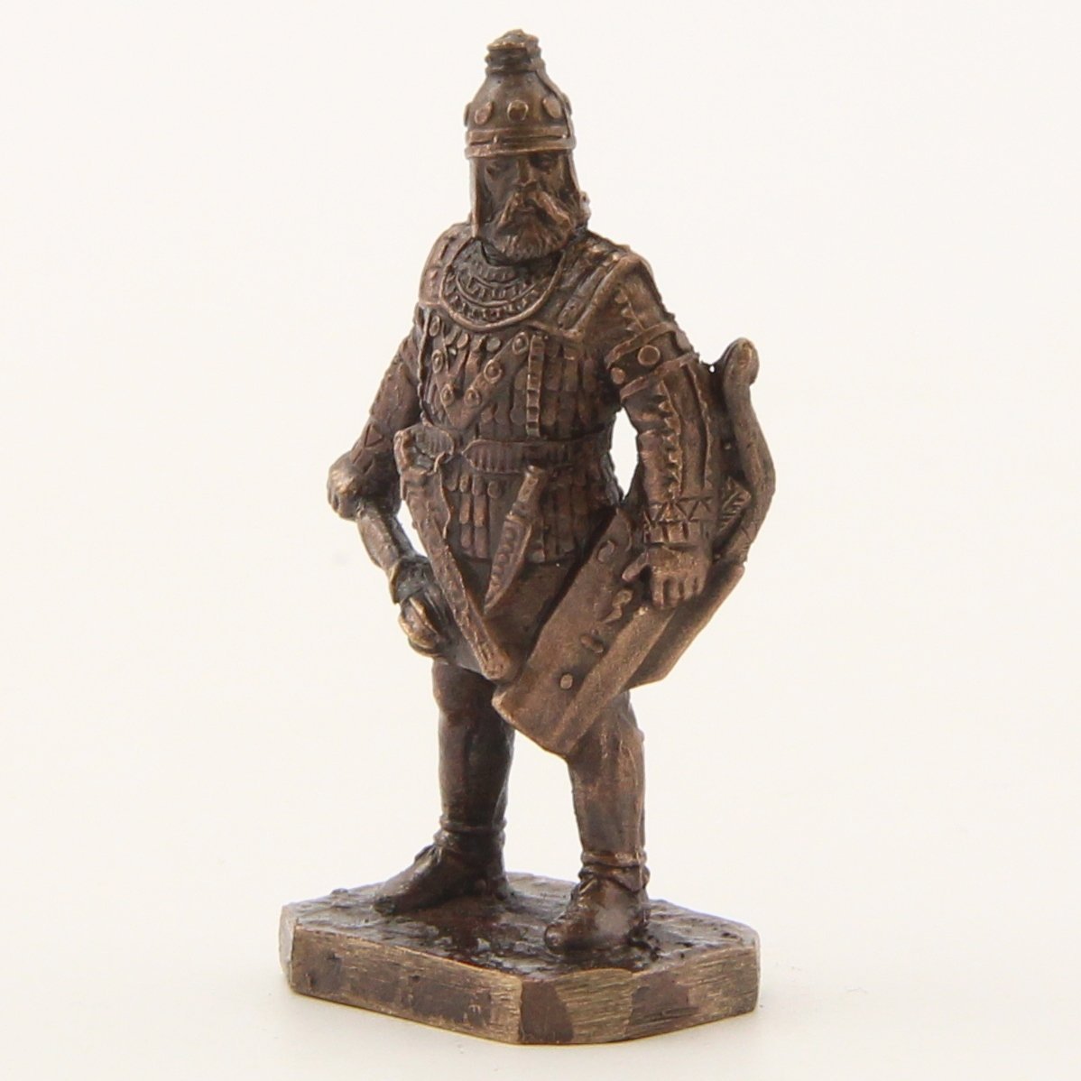 Бронзовая статуэтка Воин с луком и перначем (серия Скифы)Фото 15251-02.jpg