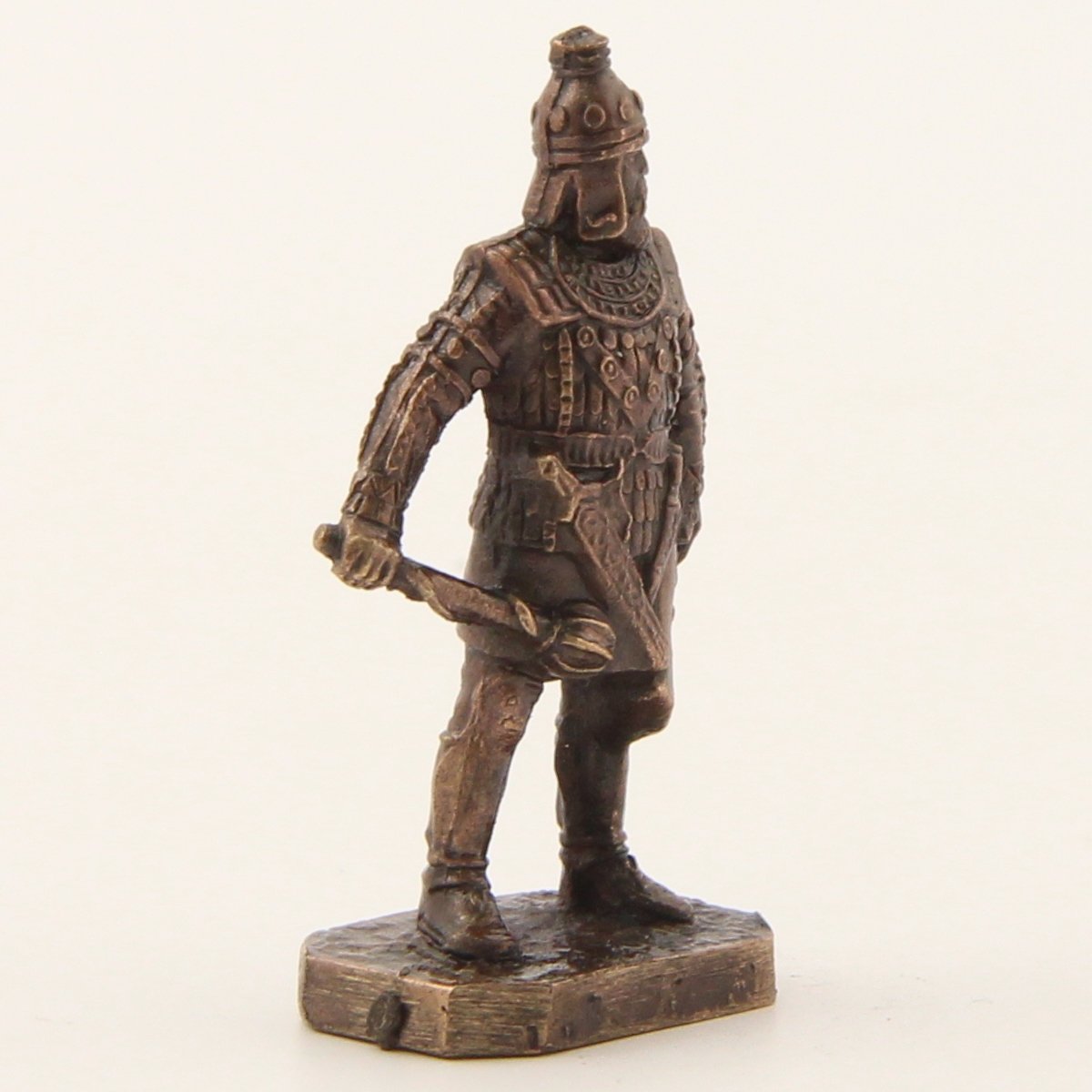 Бронзовая статуэтка Воин с луком и перначем (серия Скифы)Фото 15251-05.jpg