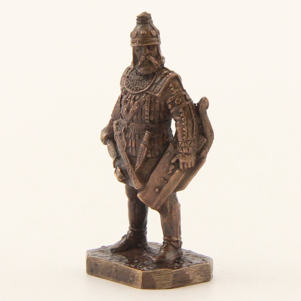 Бронзовая статуэтка Воин с луком и перначем (серия Скифы)Фото 15251-06.jpg