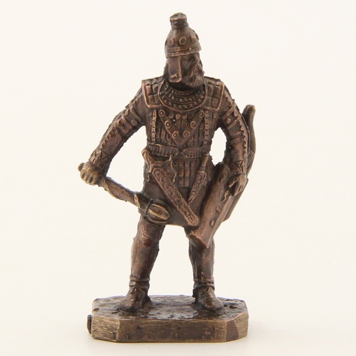 Бронзовая статуэтка Воин с луком и перначем (серия Скифы)Фото 15251-07.jpg