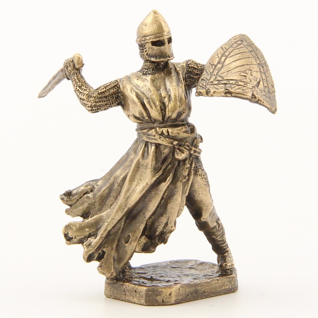 Бронзовая статуэтка Рыцарь с мечом и щитом (серия Крестоносцы под стенами Акры)Фото 15256-03.jpg