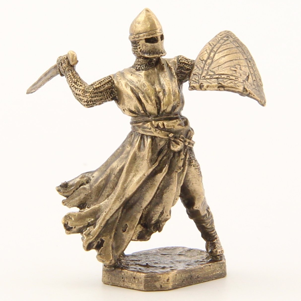 Бронзовая статуэтка Рыцарь с мечом и щитом (серия Крестоносцы под стенами Акры)Фото 15256-08.jpg