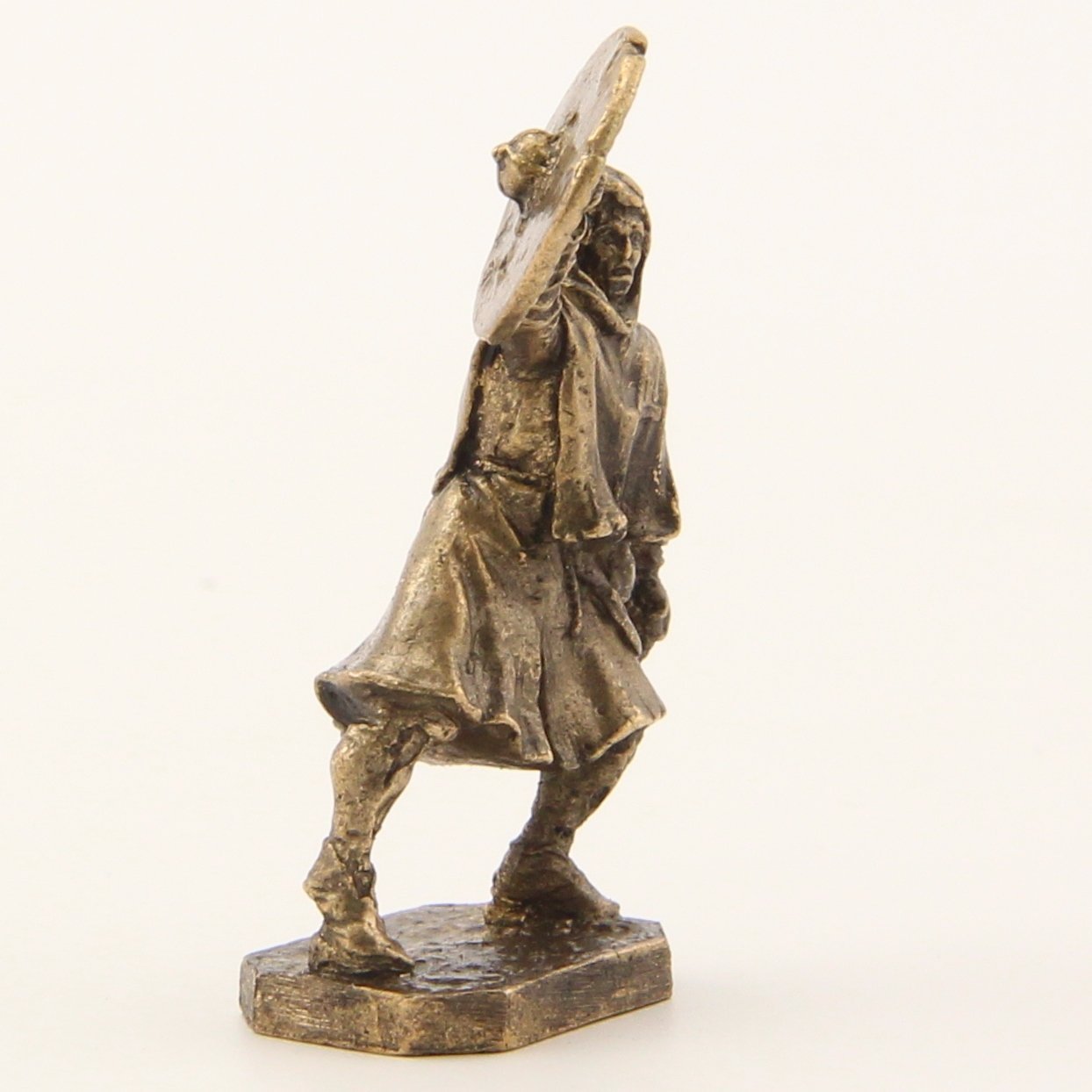 Бронзовая статуэтка Воин со щитом и пращей (серия Крестоносцы под стенами Акры)