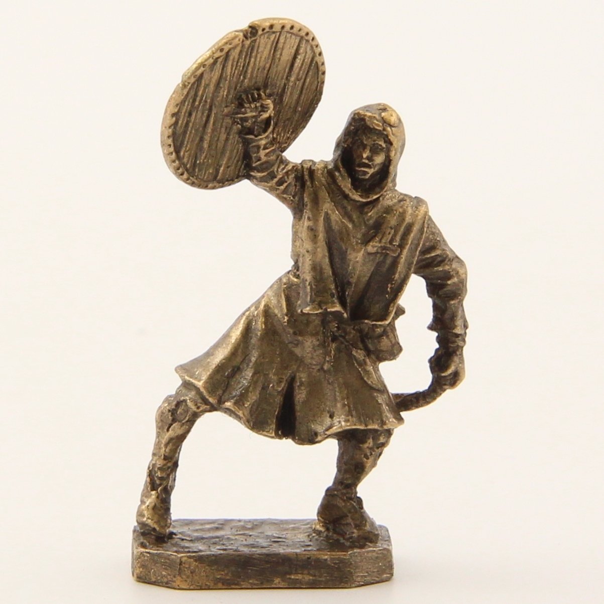 Бронзовая статуэтка Воин со щитом и пращей (серия Крестоносцы под стенами Акры)
