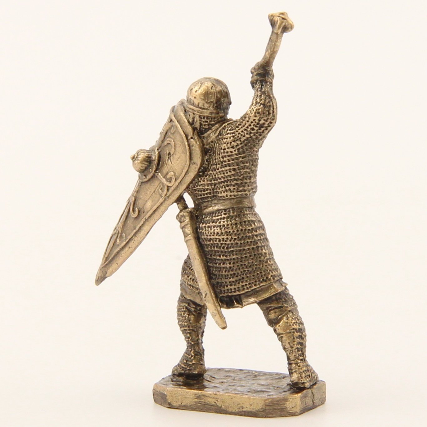 Бронзовая статуэтка Воин с перначем и щитом (серия Крестоносцы под стенами Акры)