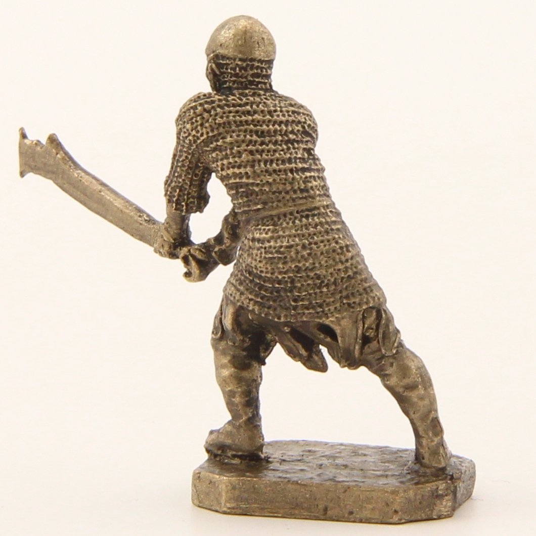 Бронзовая статуэтка Рыцарь с фальшионом (серия Крестоносцы под стенами Акры Часть 2)Фото 15261-04.jpg