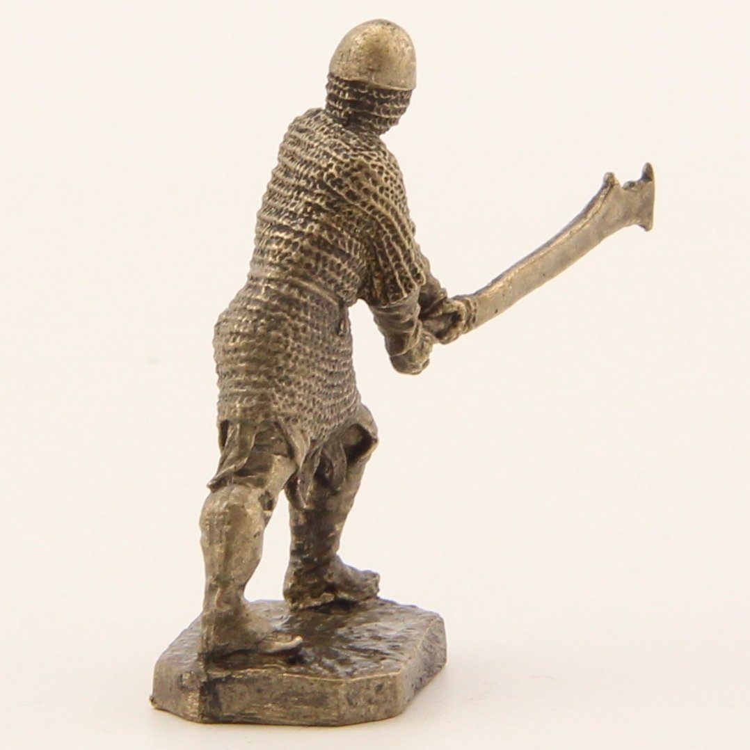 Бронзовая статуэтка Рыцарь с фальшионом (серия Крестоносцы под стенами Акры Часть 2)Фото 15261-05.jpg