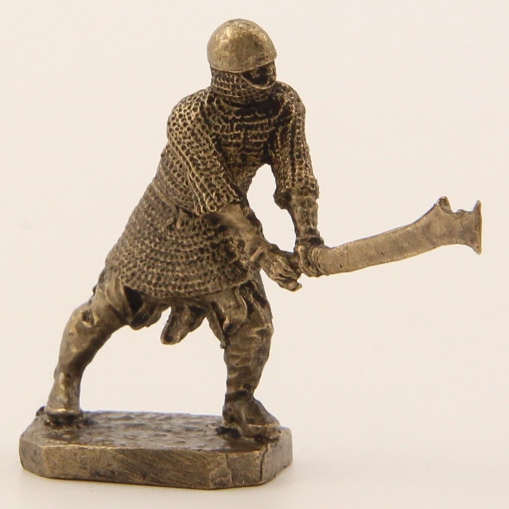 Бронзовая статуэтка Рыцарь с фальшионом (серия Крестоносцы под стенами Акры Часть 2)