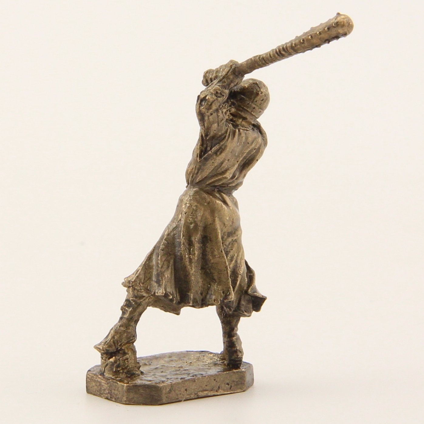 Бронзовая статуэтка Рыцарь с дубиной (серия Крестоносцы под стенами Акры Часть 2)Фото 15263-04.jpg
