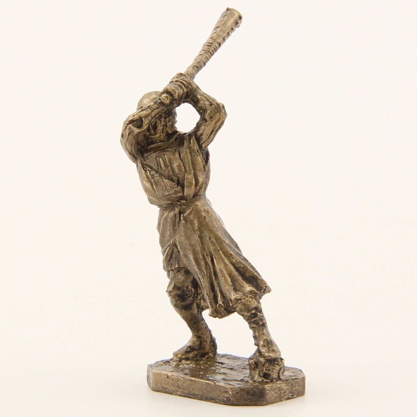 Бронзовая статуэтка Рыцарь с дубиной (серия Крестоносцы под стенами Акры Часть 2)Фото 15263-05.jpg