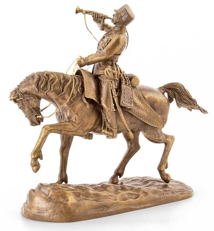 Бронзовая скульптура Гусар-трубач удерживает лошадьФото 15379-03.jpg