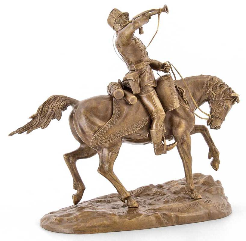 Бронзовая скульптура Гусар-трубач удерживает лошадьФото 15379-04.jpg
