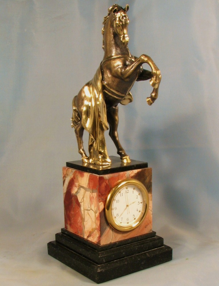 Бронзовые часы Конь с длинной попоной 2