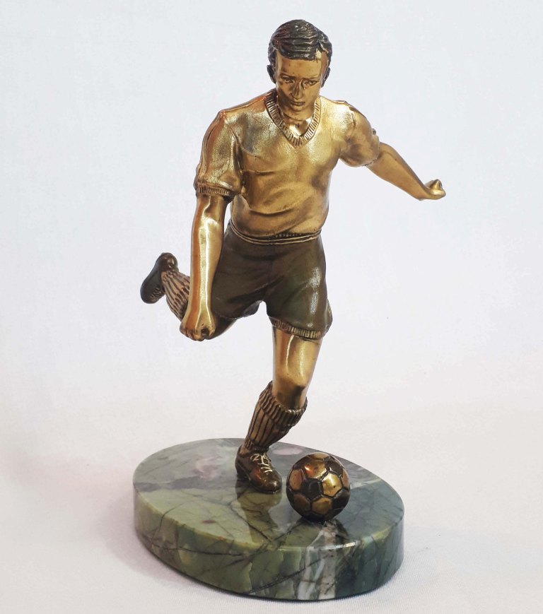 Бронзовая статуэтка Футболист 1