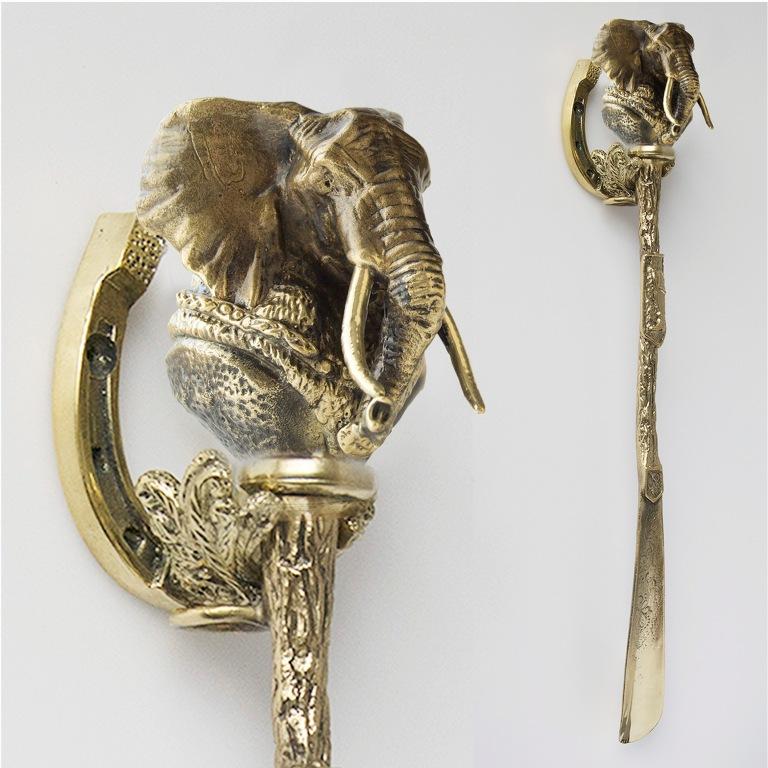 Бронзовая ложка для обуви Слон с медалью