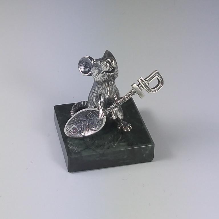 Серебряная статуэтка Крыса с ложкой загребушкой
