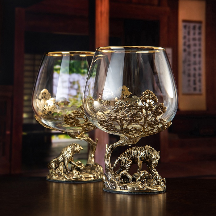Бронзовые бокалы для коньяка 420 мл Тигр и тигрята в деревянной шкатулке