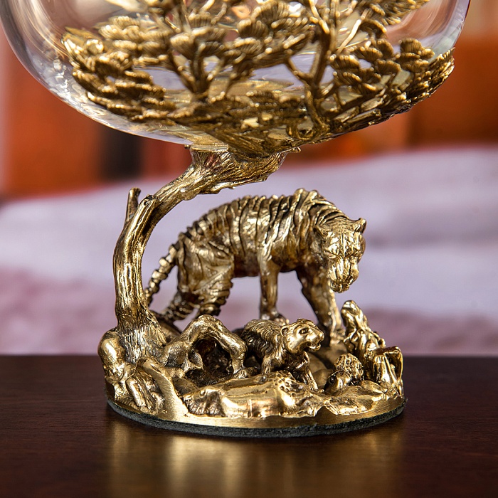 Бронзовый бокал для коньяка Тигр и тигрята в деревянной шкатулке