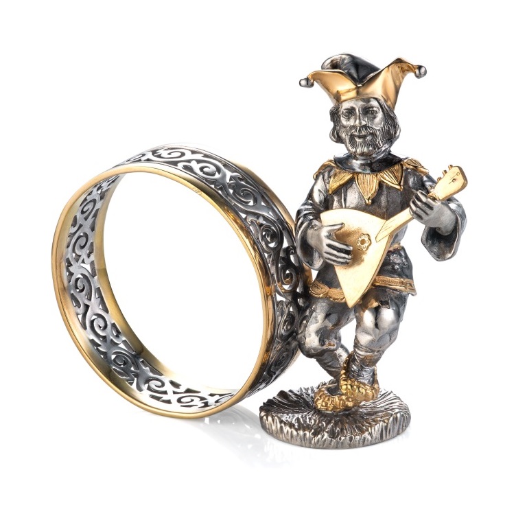 Серебряное кольцо для салфеток Скоморох с балалайкой