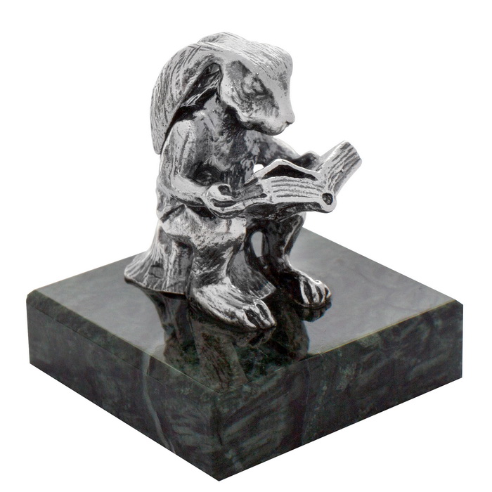 Серебряная статуэтка Кролик с книгой