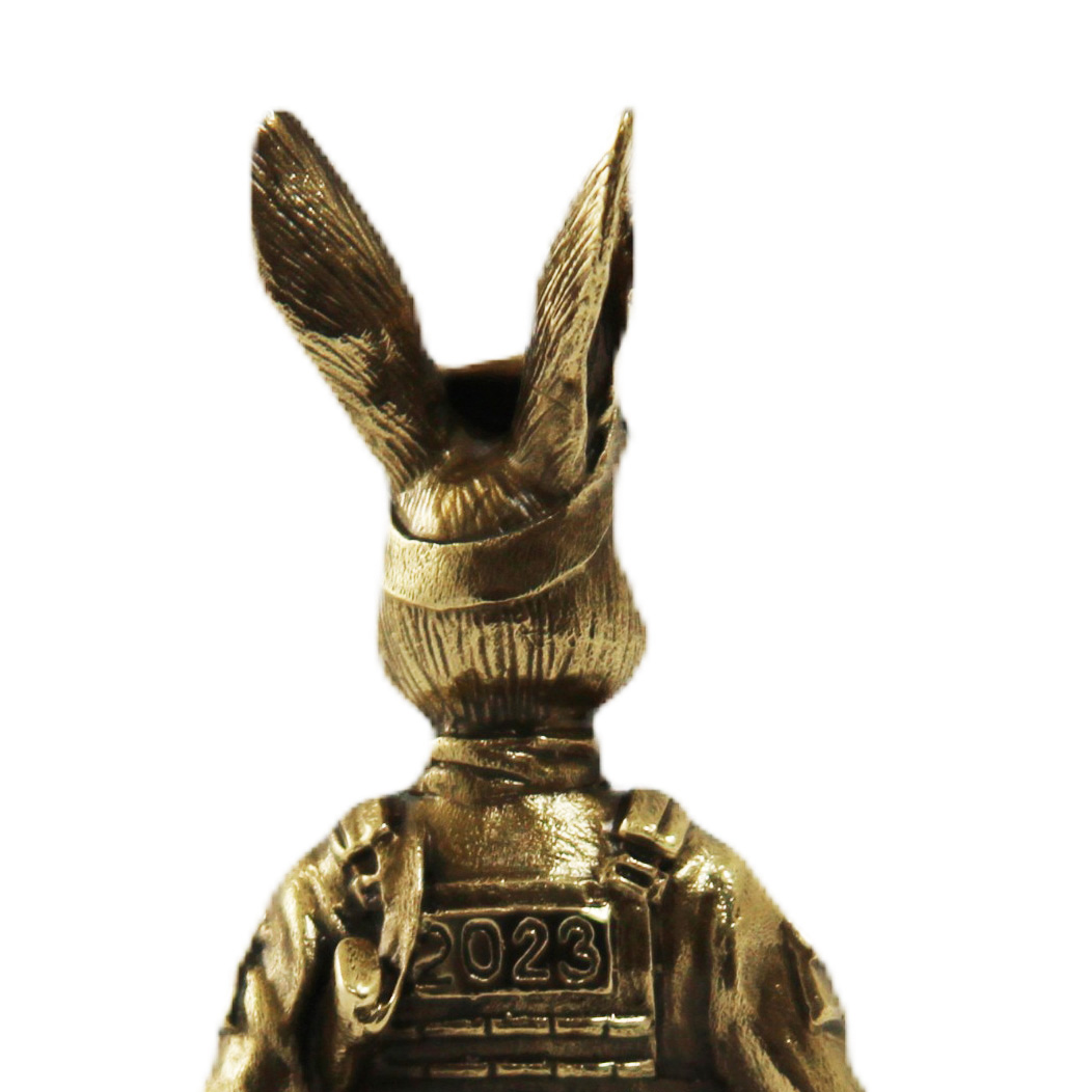 Бронзовая статуэтка Кролик Воин (2023 год)Фото 26707-03.jpg