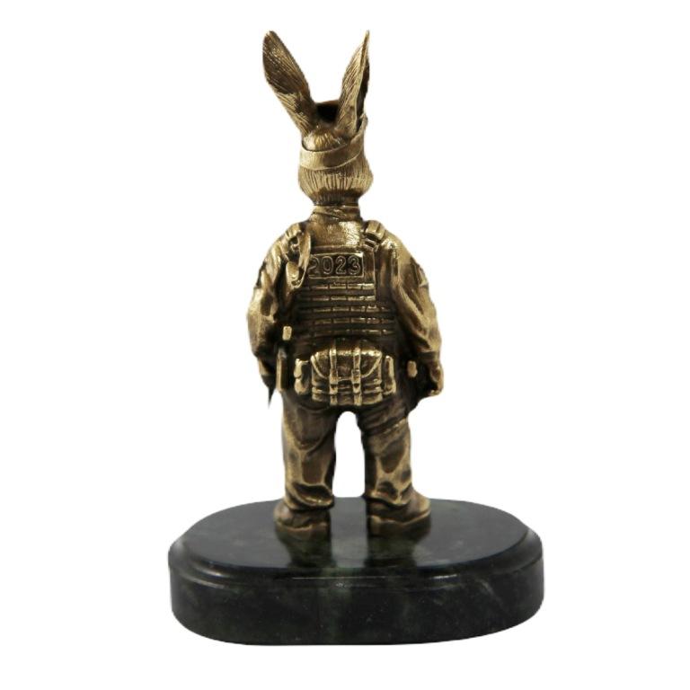 Бронзовая статуэтка Кролик Воин (2023 год)Фото 26707-07.jpg