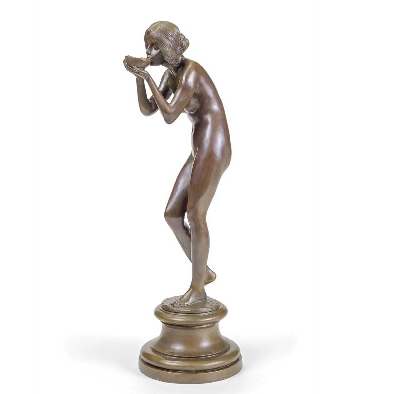 Бронзовая скульптура Девушка пьющая из чашиФото 27050-02.jpg