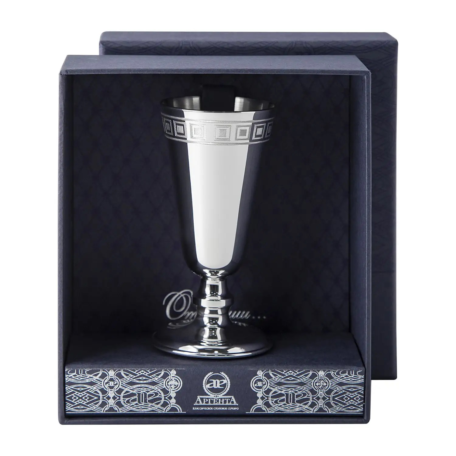 Серебряная рюмка №4 с гравировкой Квадрат в футляре