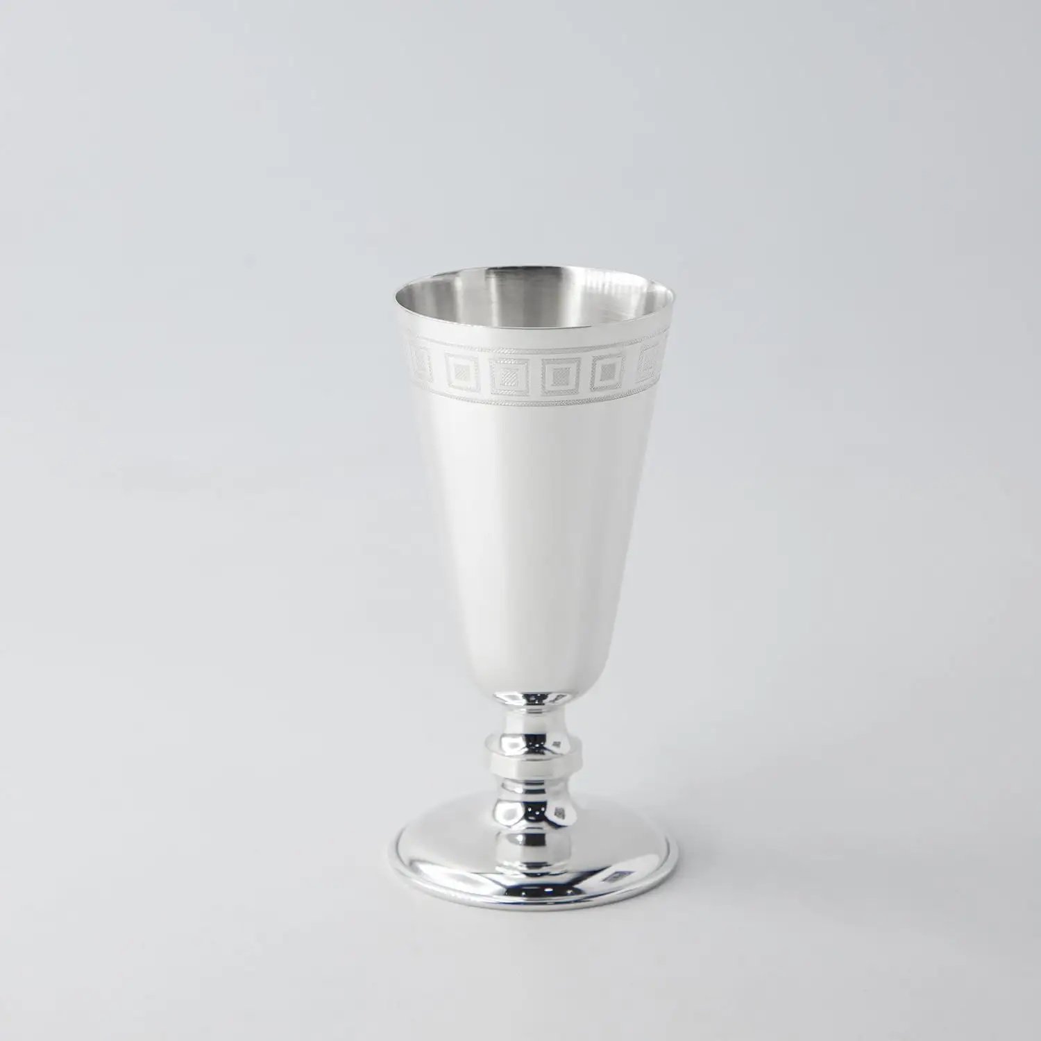 Серебряная рюмка №4 с гравировкой