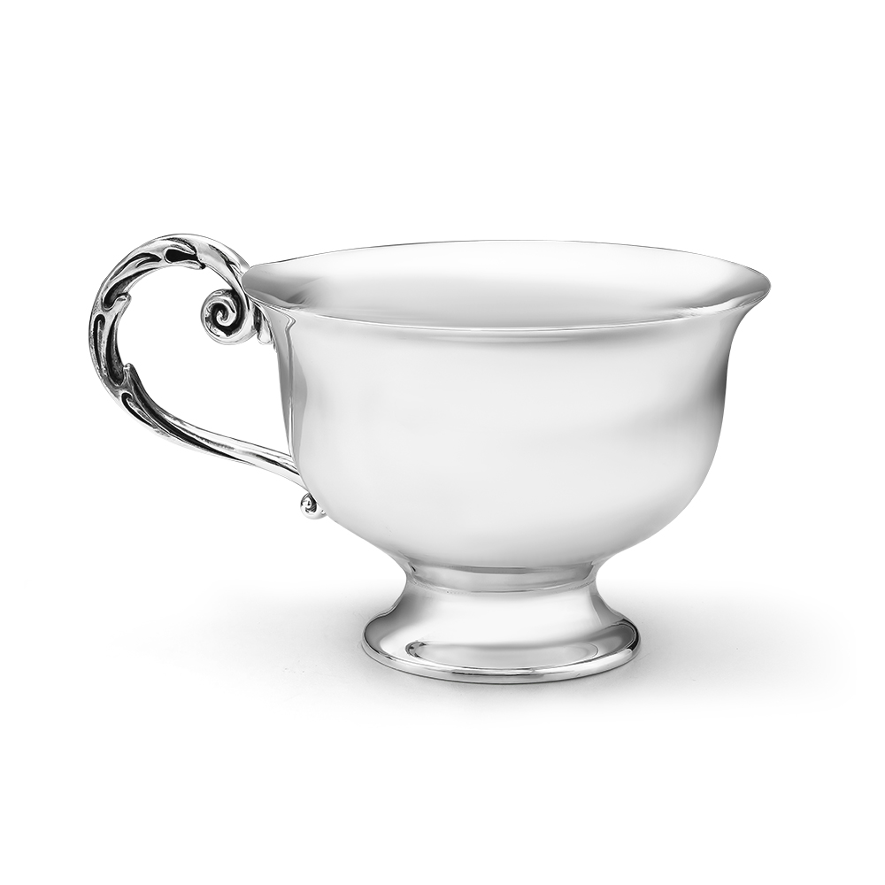 Серебряная чашка