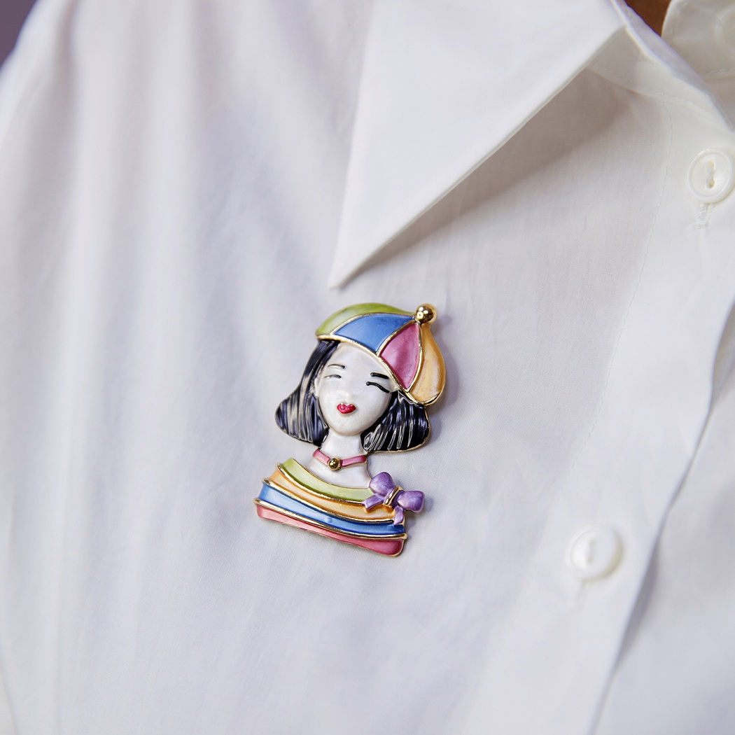Shadore Брошь Девочка в беретеФото 29491-03.jpg