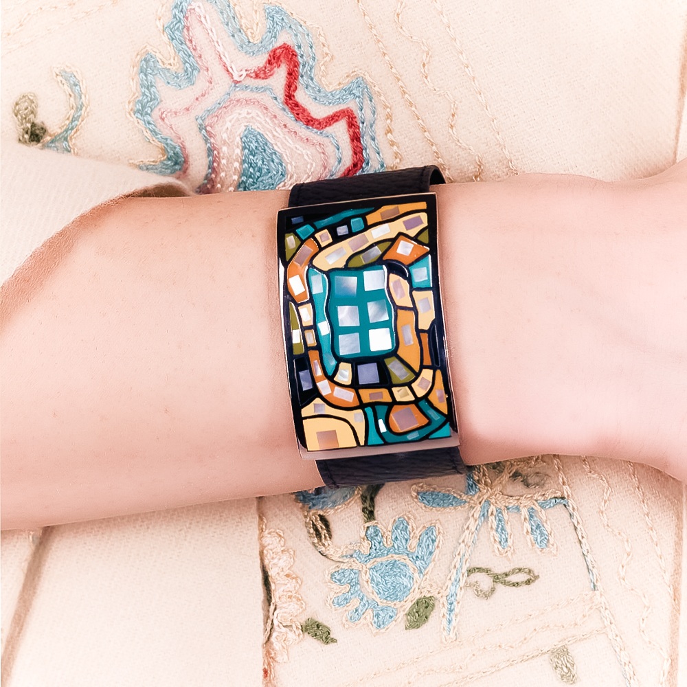 Fiore Luna Браслет на черном кожаном ремешкеФото 29621-02.jpg