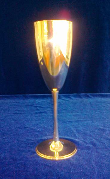 Серебряный бокал для шампанского на тонкой ножке(снято с производства)