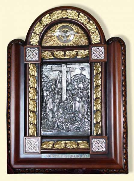 Серебряная икона Снятие с креста Господа нашего Иисуса Христа в деревянном резном киоте