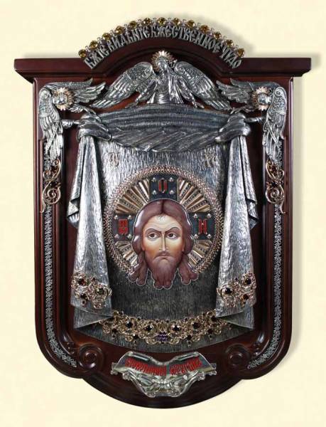 Серебряная икона Спас Нерукотворный в деревянном резном киоте