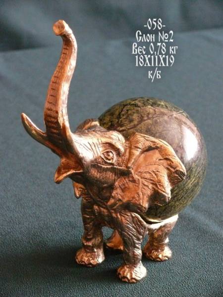 Бронзовая статуэтка Слон №-2 с шаром