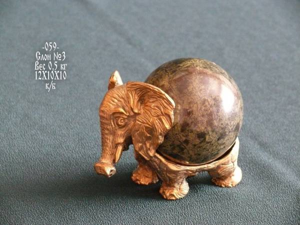 Бронзовая статуэтка Слон №-3 с шаром