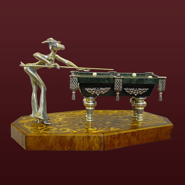 Серебряная статуэтка Коза с бильярдом (Подарок на Год Козы)Фото 9310-02.jpg