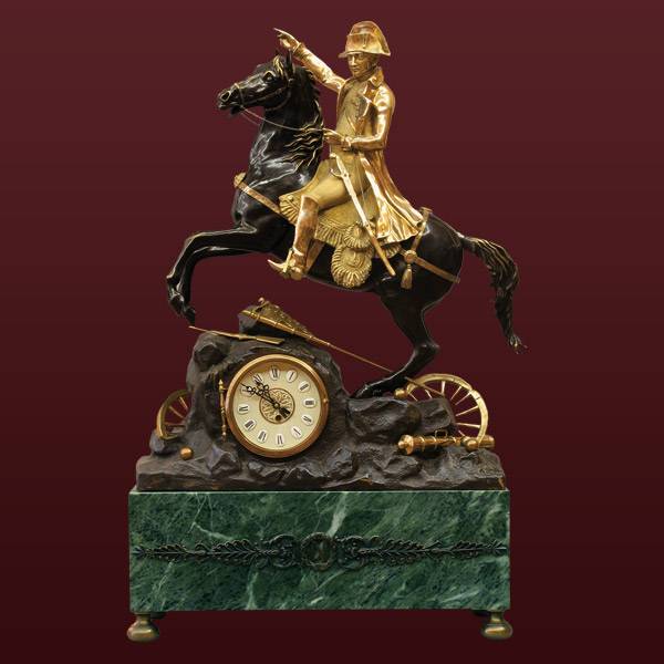 Бронзовые каминные часы Наполеон с золочением