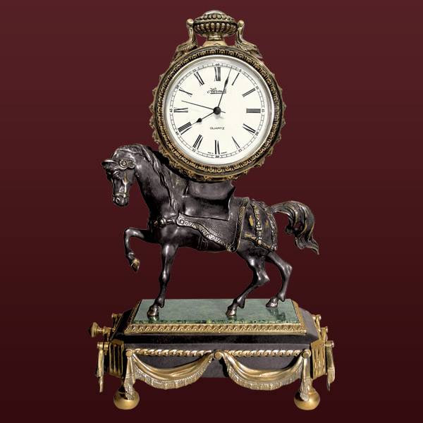 Бронзовые настольные часы Лошадь со шкатулкой